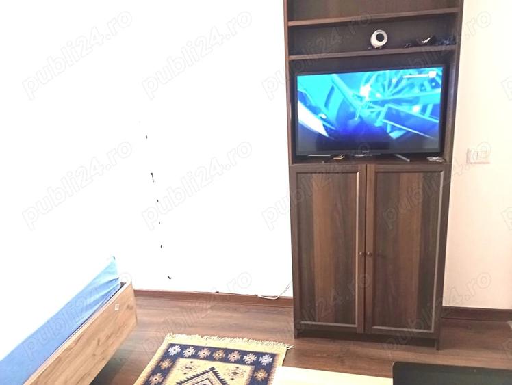 Garsonieră decomandată în Roșu
