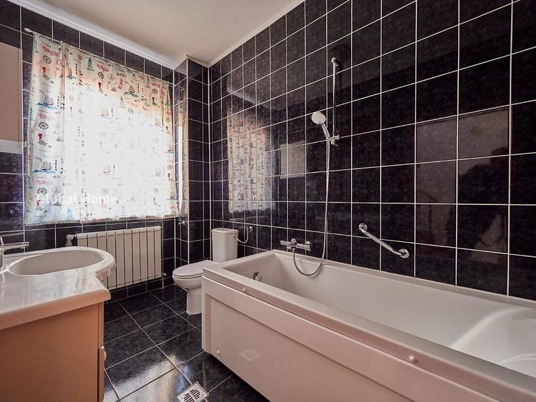 Casă individuală cu 6 camere cu Canalizare în Bucureștii Noi