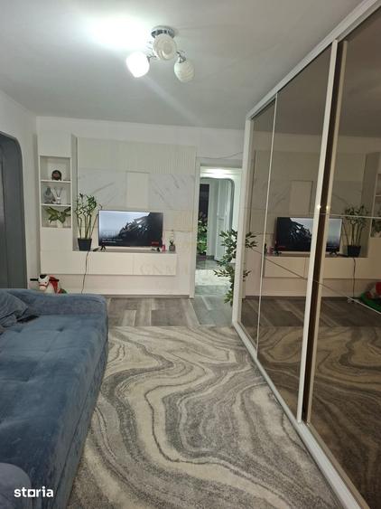 Apartament cu 4 camere semidecomandat în Militari