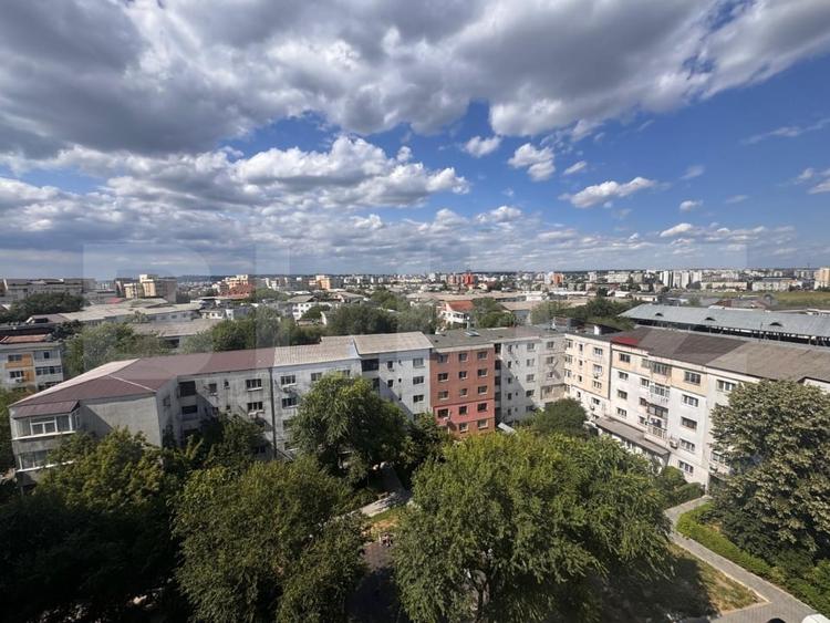 Apartament cu 3 camere decomandat, mobilat în Nicolina