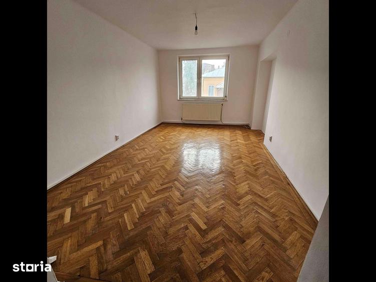 Apartament cu 4 camere în Central