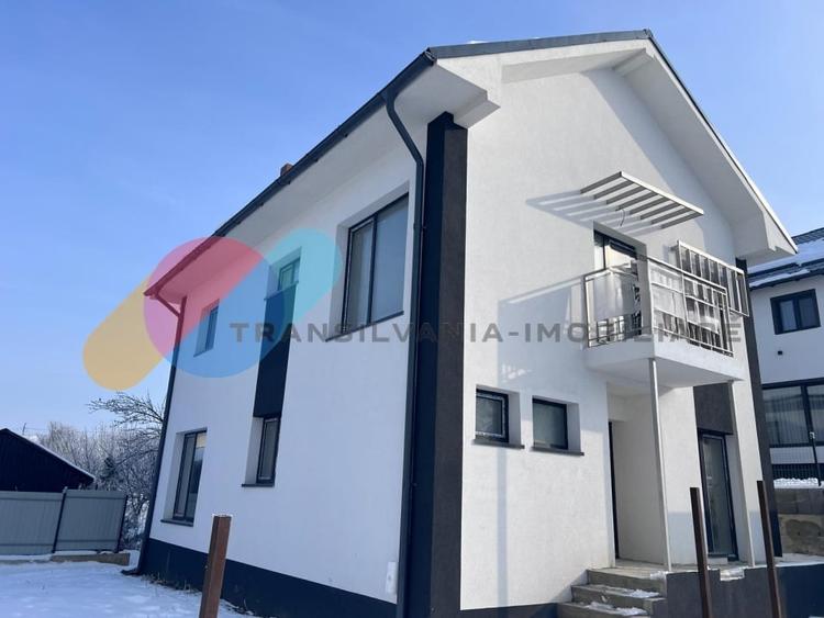 Casă individuală cu 4 camere cu Canalizare în Sânnicoară