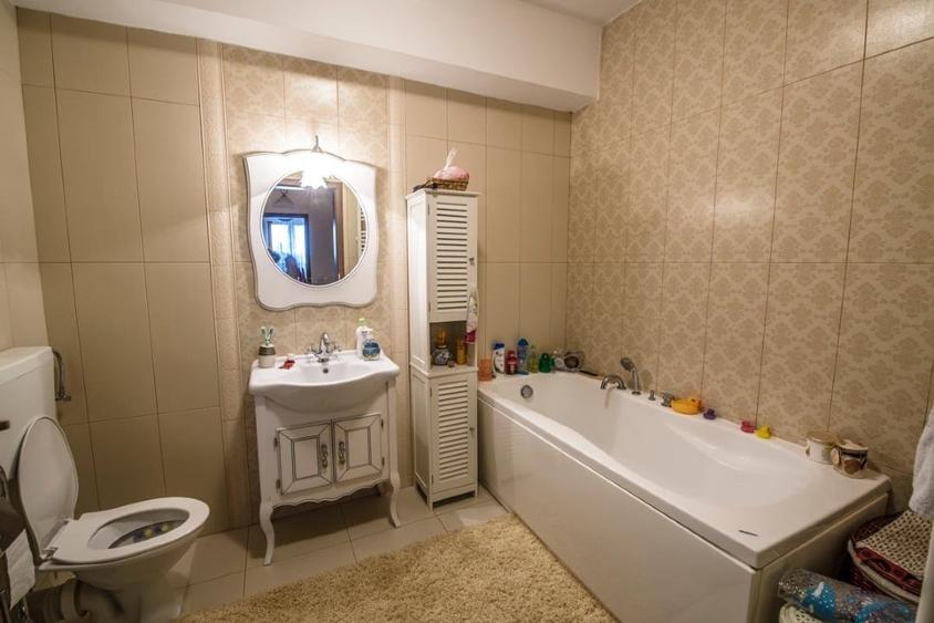 Apartament cu 3 camere decomandat, mobilat în Central