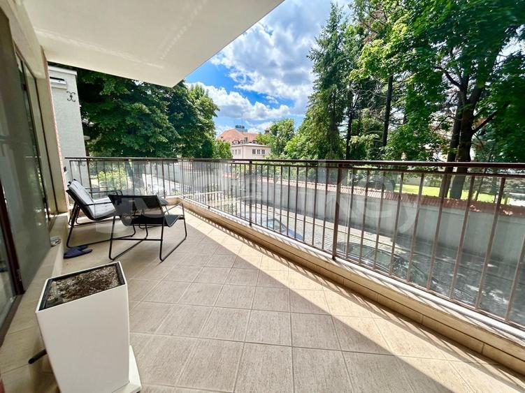 Apartament cu 4 camere decomandat în Kiseleff