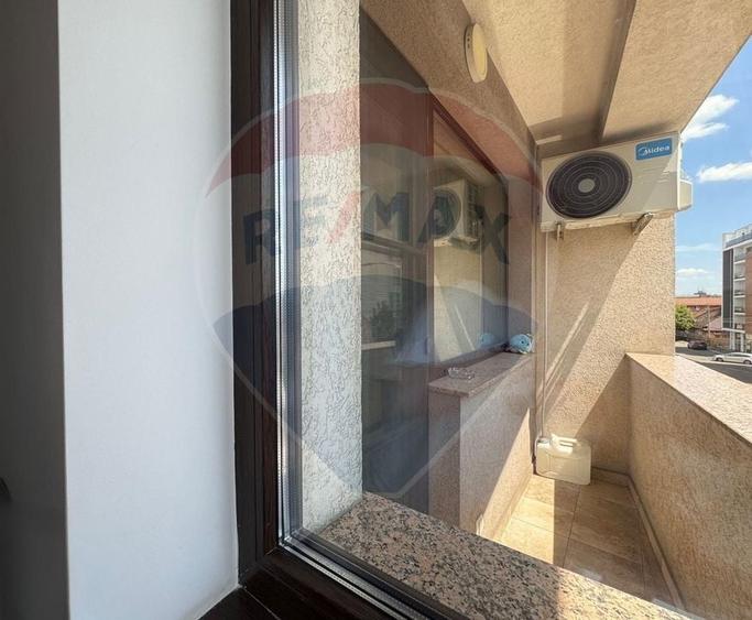 Apartament cu 3 camere semidecomandat, mobilat în Mărăști