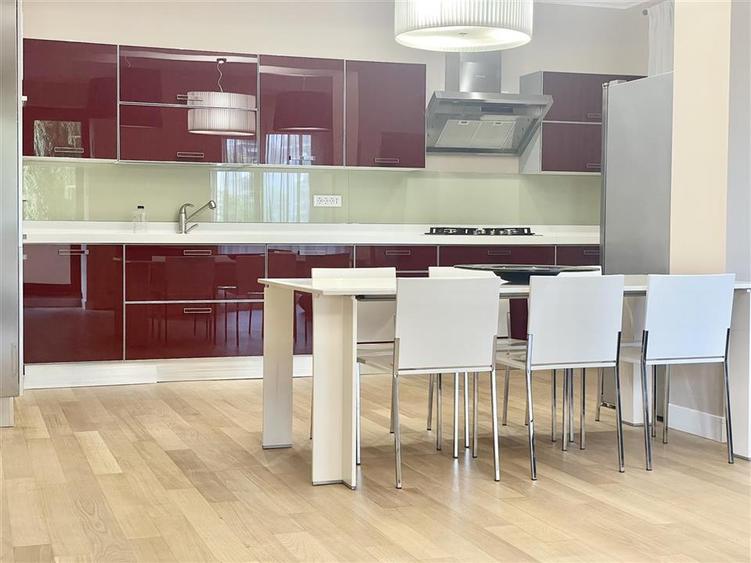 Apartament cu 4 camere decomandat, mobilat în Herăstrău