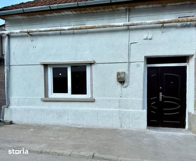 Casă cu 3 camere cu Teren 438 Mp în Central