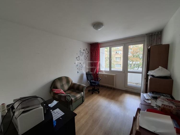 Apartament cu 3 camere semidecomandat, mobilat în Drumul Taberei