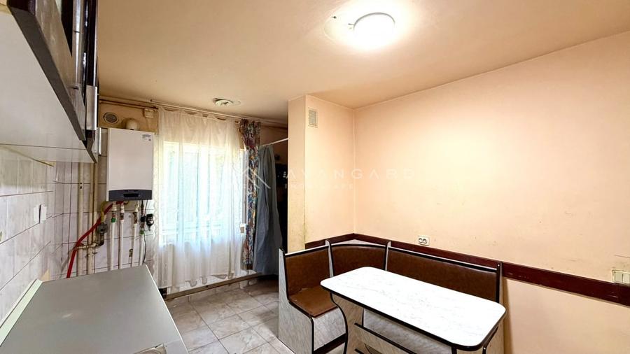 Apartament cu 3 camere decomandat, mobilat în Între Lacuri