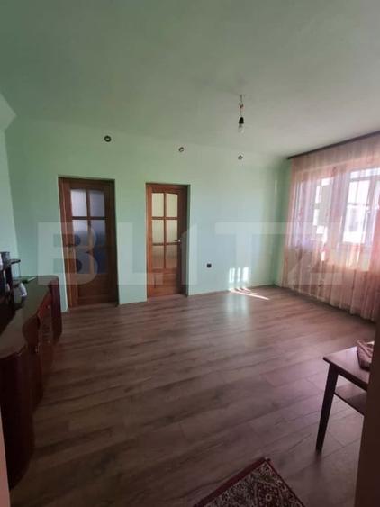 Apartament cu 3 camere semidecomandat, mobilat în Iernut