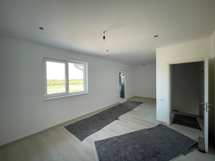 Duplex cu 4 camere cu Canalizare în Moșnița Nouă
