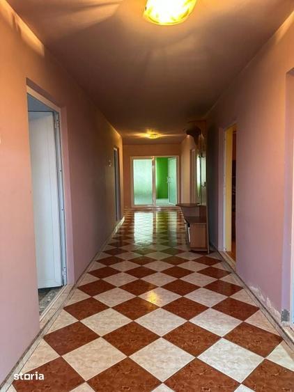 Casă cu 4 camere cu Teren 1105 Mp în Târgșoru Vechi