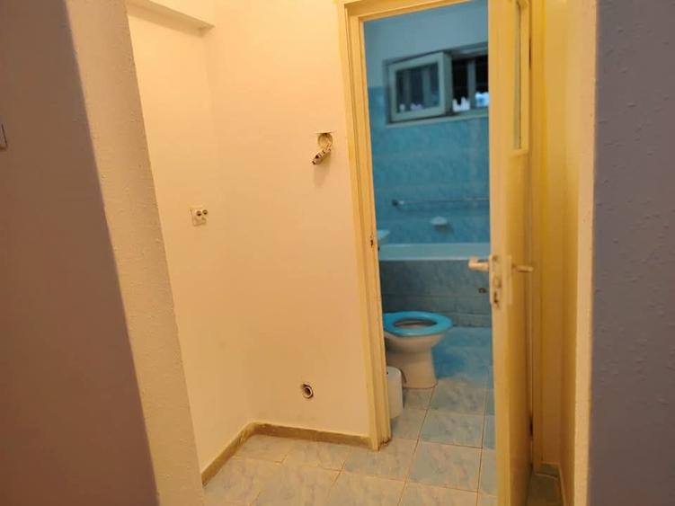 Apartament cu 3 camere semidecomandat în Drumul Taberei