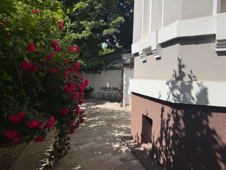 Casă individuală cu 15 camere cu Canalizare în Kiseleff