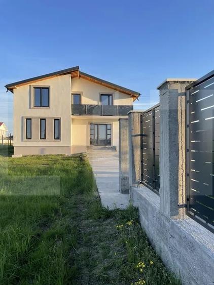 Casă individuală cu 4 camere cu Canalizare în Piatra-Olt
