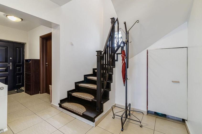 Casă cu 5 camere cu Teren 2253 Mp în Tâncăbești