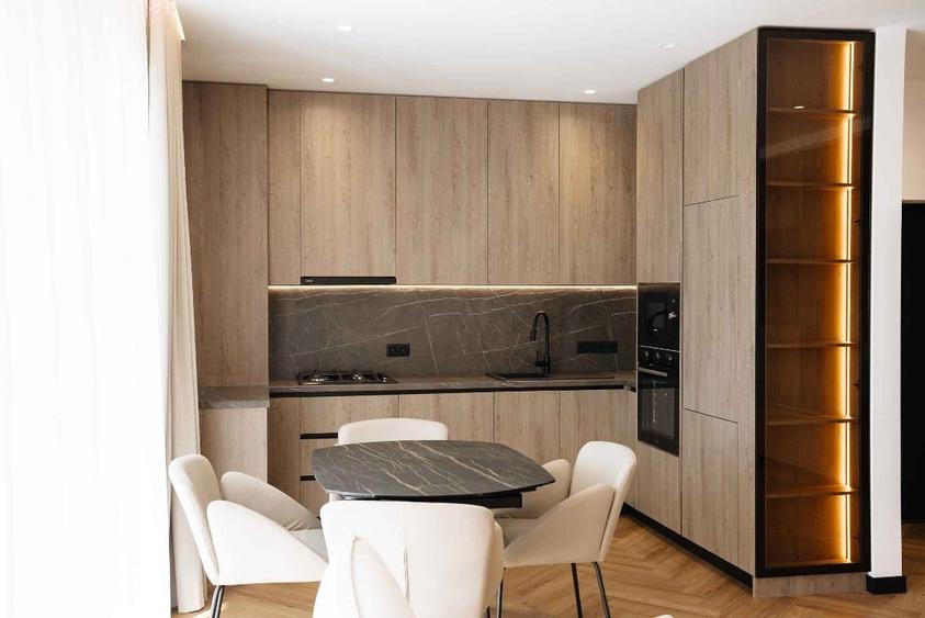 Apartament cu 3 camere decomandat, mobilat în Central