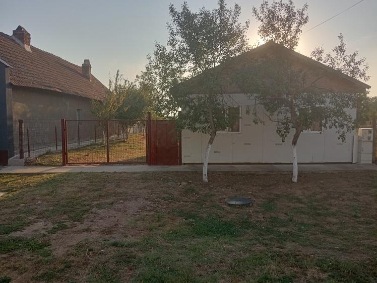 Casă individuală cu 2 camere cu Teren 719 Mp în Hodoni