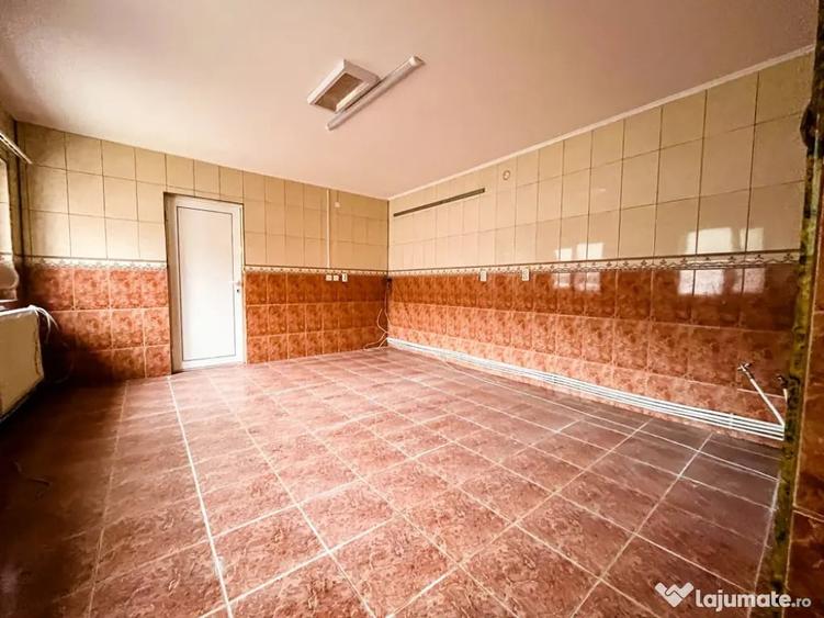 Casă cu 4 camere cu Canalizare în Central