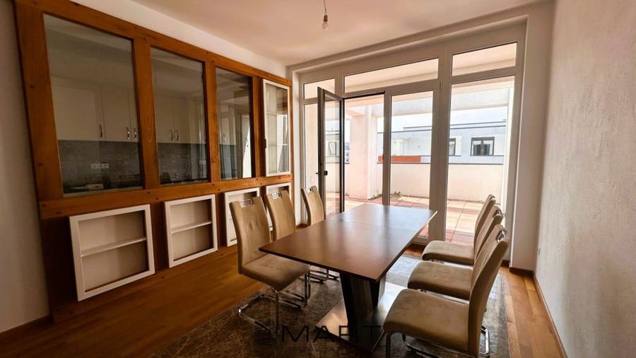Apartament cu 4 camere decomandat în Lazaret