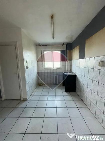 Apartament cu 3 camere decomandat în Rogerius