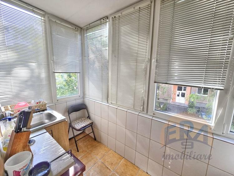 Apartament cu 3 camere decomandat, mobilat în Nufărul