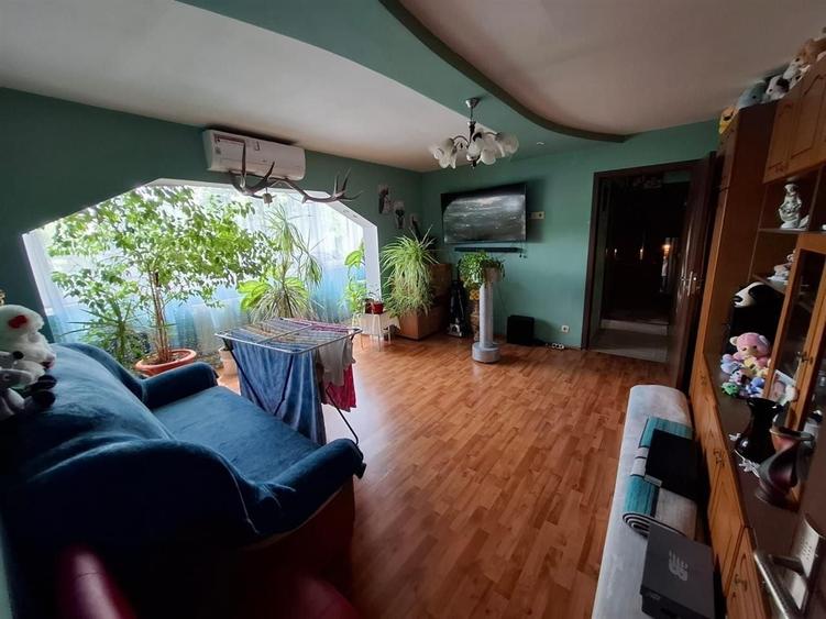 Apartament cu 2 camere semidecomandat, mobilat în Soarelui