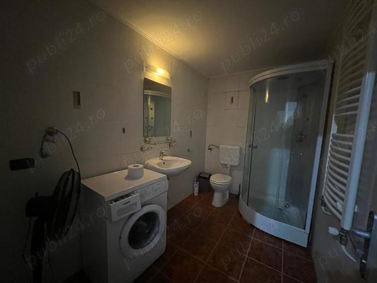 Casă cu 6 camere cu Teren 200 Mp în Intim