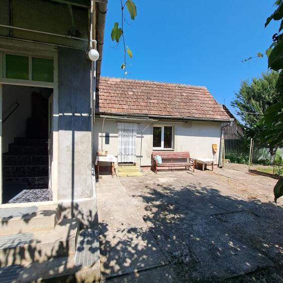Casă cu 2 camere semidecomandat în Central