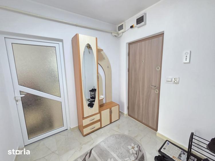 Apartament cu 3 camere semidecomandat în Micro 17