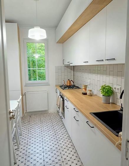 Apartament cu 2 camere semidecomandat, mobilat în Central