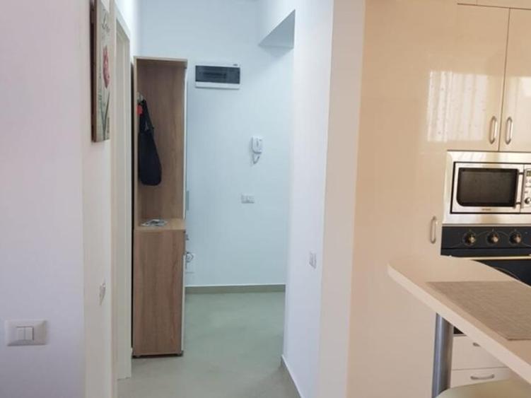 Apartament cu 2 camere decomandat, mobilat în Parcul Carol