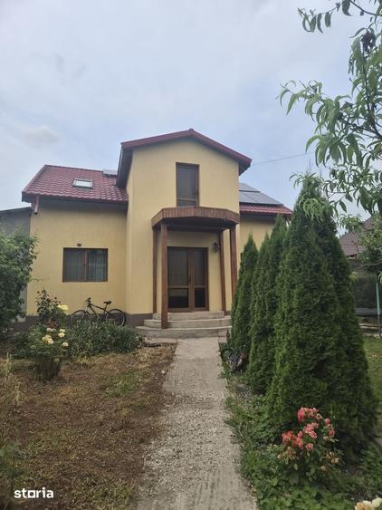 Casă cu 5 camere cu Teren 700 Mp în Șendreni