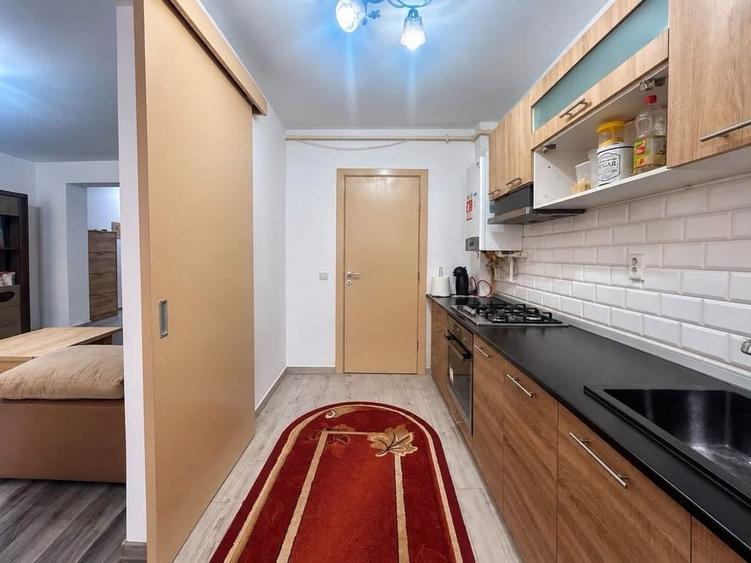 Apartament cu 2 camere decomandat în Tractorul