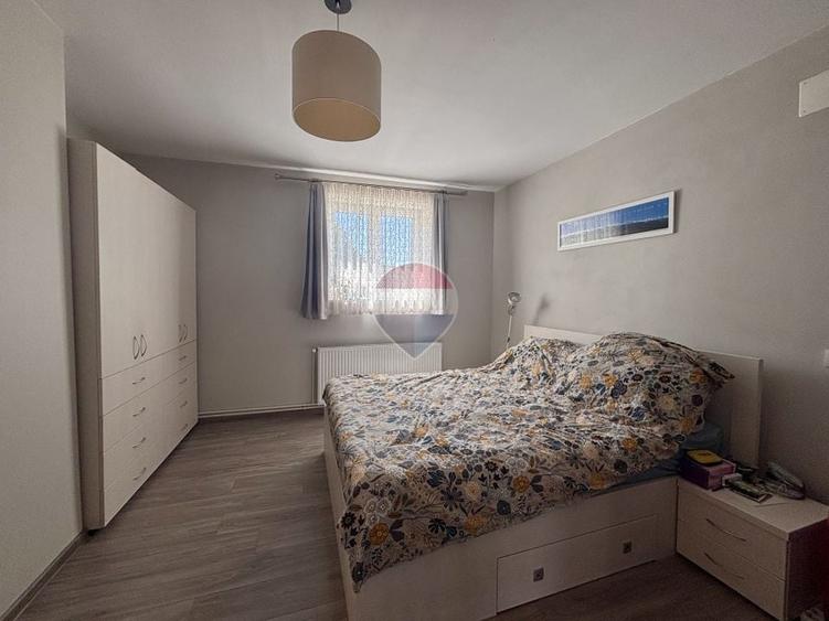 Casă individuală cu 9 camere cu Teren 373 Mp în Lazaret