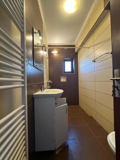 Casă individuală cu 4 camere cu Canalizare în Florești