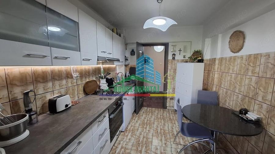 Apartament cu 3 camere decomandat în Sud