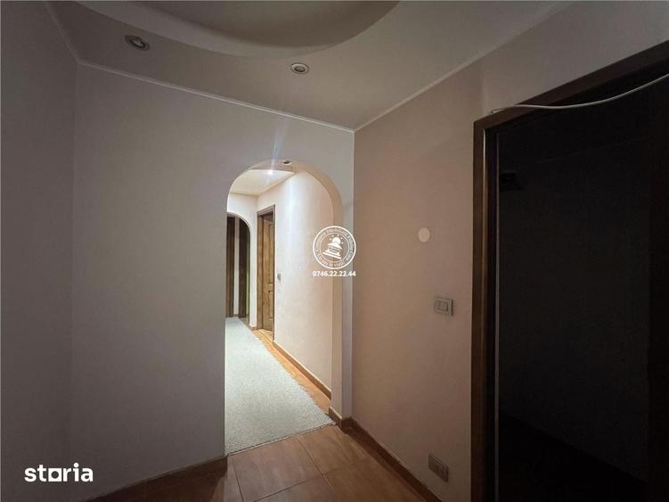 Apartament cu 3 camere decomandat în Nicolina