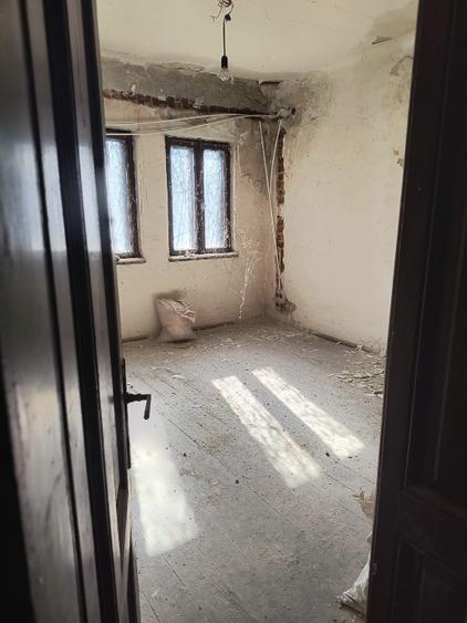 Casă individuală cu 5 camere cu Teren 400 Mp în Tineretului