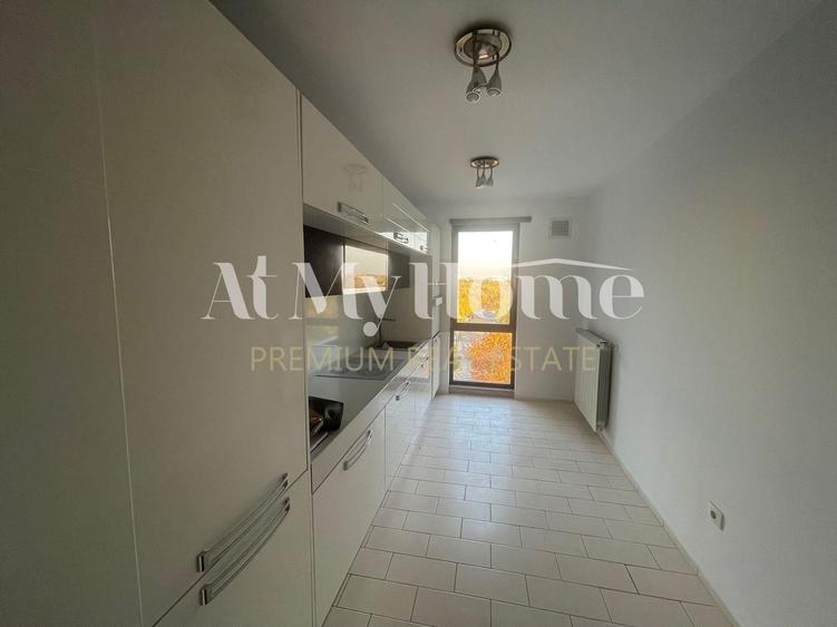 Apartament cu 4 camere decomandat, mobilat în Băneasa
