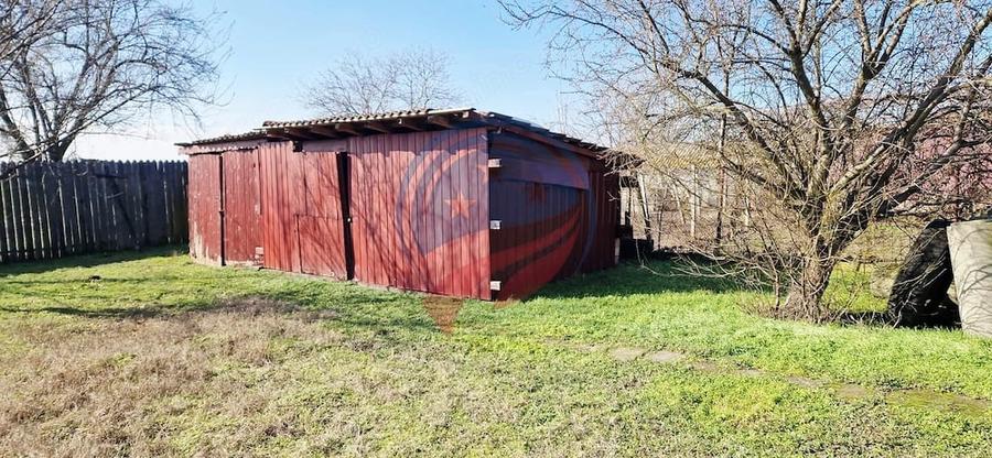 Casă cu 3 camere cu Teren 7952 Mp în Brădești