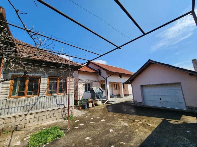 Casă cu 4 camere în Sântandrei