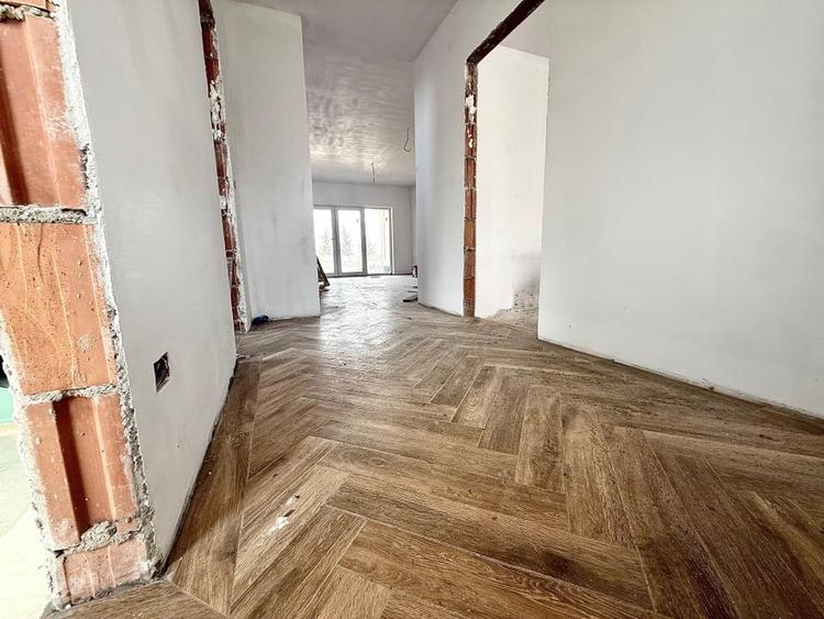 Duplex cu 5 camere cu Canalizare în Urseni
