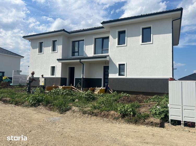 Casă cu 4 camere decomandat cu Teren 300 Mp în Șura Mică