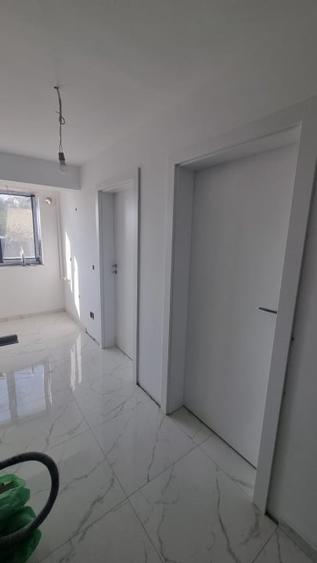 Apartament cu 3 camere decomandat în Ciurea