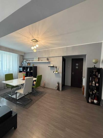Apartament cu 3 camere decomandat în Lujerului
