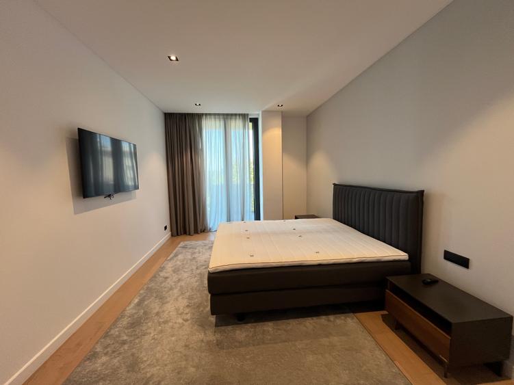 Apartament cu 3 camere decomandat în Floreasca
