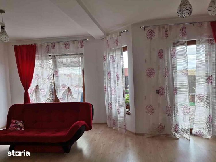 Casă cu 5 camere cu Teren 300 Mp în Cristian