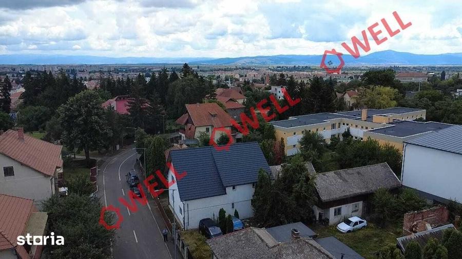 Casă cu 9 camere cu Teren 572 Mp în Central