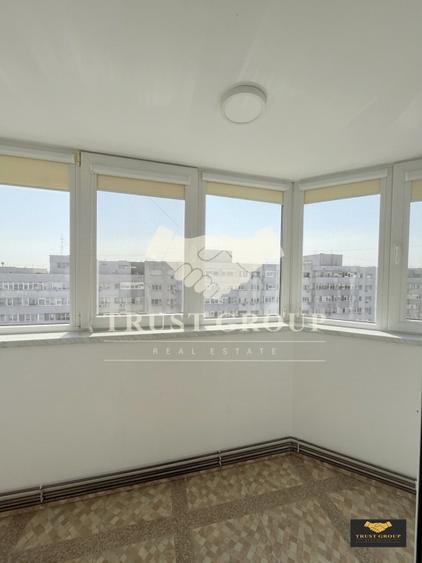 Apartament cu 3 camere semidecomandat, mobilat în Victoriei